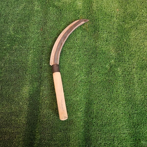 SAPLI ORAK KÜÇÜK BOY OT ORAĞI EL TİPİ OT TESTERESİ AHŞAP SAPLI ÇOK AMAÇLI ORAK BAHÇE EL ALETLERİ